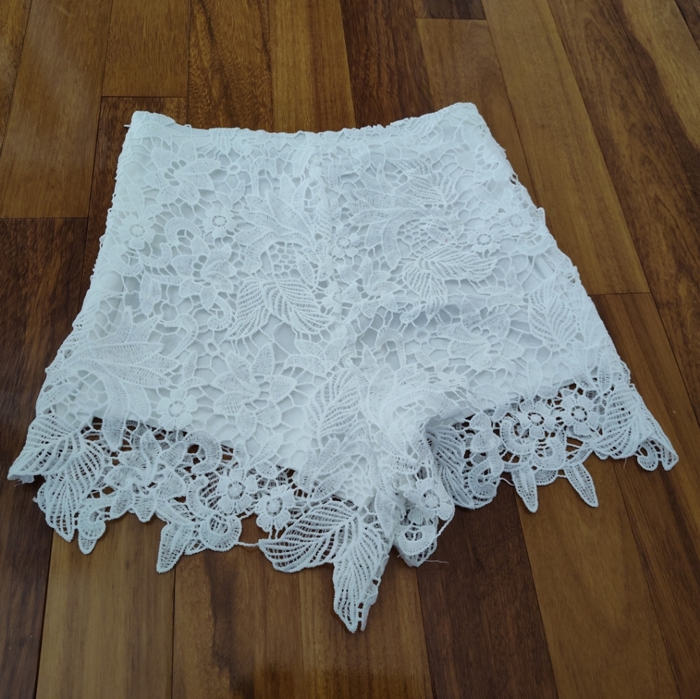 High Waist White Lace Shorts with Scalloped Hem